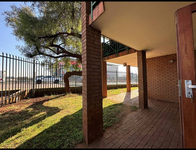 100.50M² OFFICE TO LET IN HIGHVELD
